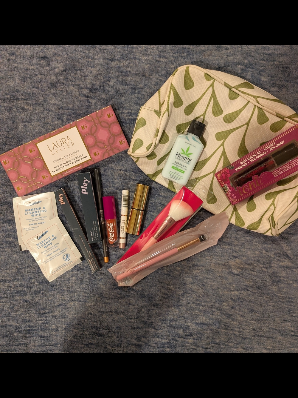 NWOT Laura Geller Pink Eyeshadow Palette with Green Cosmetic Bag, Pley, Etc. - Picture 8 of 8